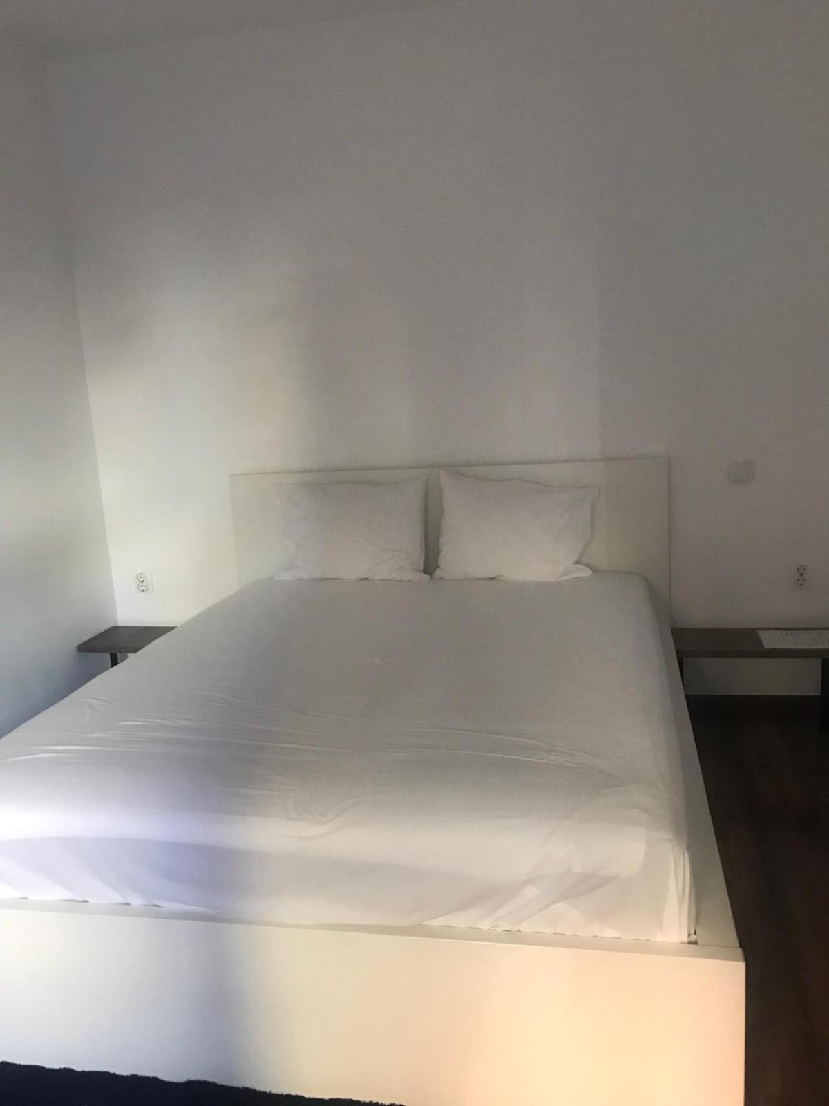 Lilia 3 Self-Check In Apartment With Hot Water Despite Prevention In The Neighborhood, Food And Drink Shop Open Until 10 Pm And Free Parking Area Next Ot 24 Hours Food And Drink Shop And Free Parking Area Szófia Kültér fotó