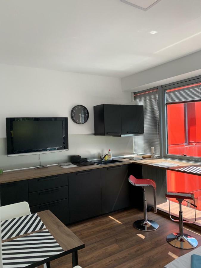 Lilia 3 Self-Check In Apartment With Hot Water Despite Prevention In The Neighborhood, Food And Drink Shop Open Until 10 Pm And Free Parking Area Next Ot 24 Hours Food And Drink Shop And Free Parking Area Szófia Kültér fotó
