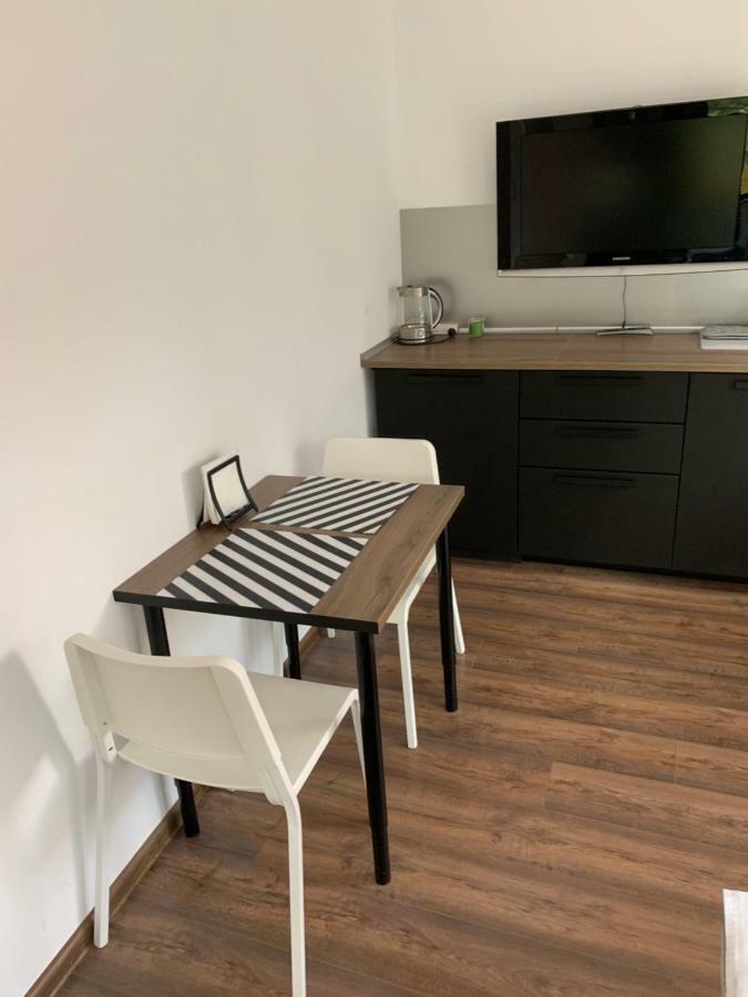 Lilia 3 Self-Check In Apartment With Hot Water Despite Prevention In The Neighborhood, Food And Drink Shop Open Until 10 Pm And Free Parking Area Next Ot 24 Hours Food And Drink Shop And Free Parking Area Szófia Kültér fotó