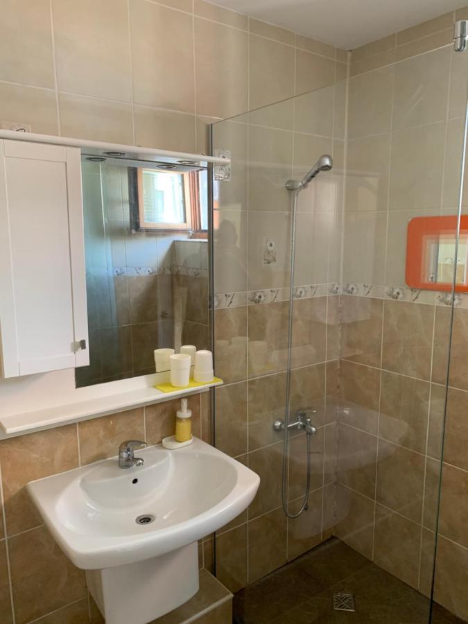 Lilia 3 Self-Check In Apartment With Hot Water Despite Prevention In The Neighborhood, Food And Drink Shop Open Until 10 Pm And Free Parking Area Next Ot 24 Hours Food And Drink Shop And Free Parking Area Szófia Kültér fotó